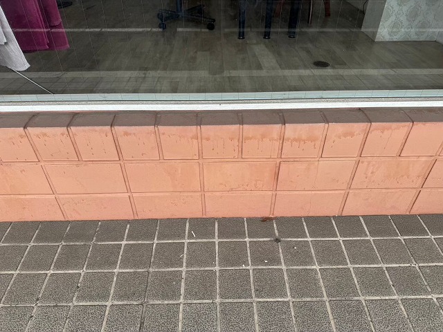 店舗のタイル外壁